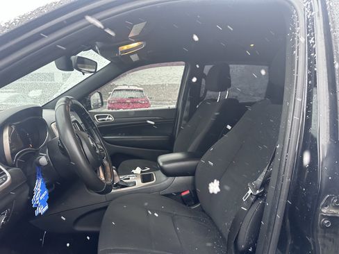 Used 2017 Jeep Grand Cherokee Laredo w/ Quick Order Package 23E image 14