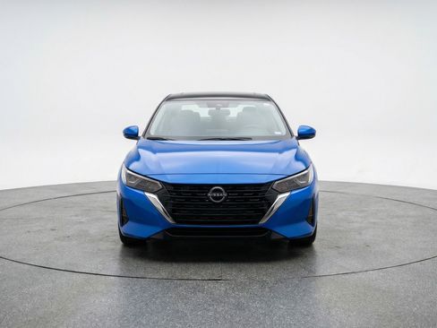 Used 2025 Nissan Sentra SV image 2