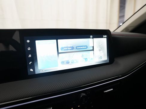 Certified 2025 Nissan Kicks SR image 9