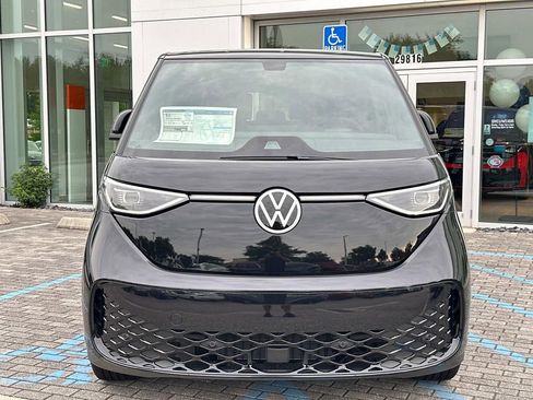 New 2025 Volkswagen ID. Buzz Pro S RWD image 2
