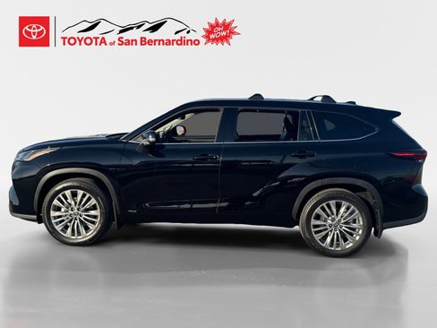Certified 2026 Toyota Highlander Platinum AWD/4WD image 2