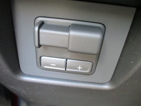 New 2026 GMC Canyon Denali image 16