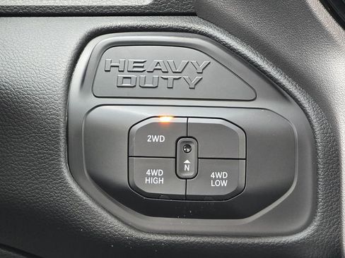 New 2026 RAM 2500 Laramie AWD/4WD image 32