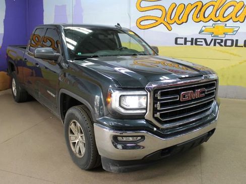 Used 2018 GMC Sierra 1500 SLE w/ SLE Value Package AWD/4WD image 2