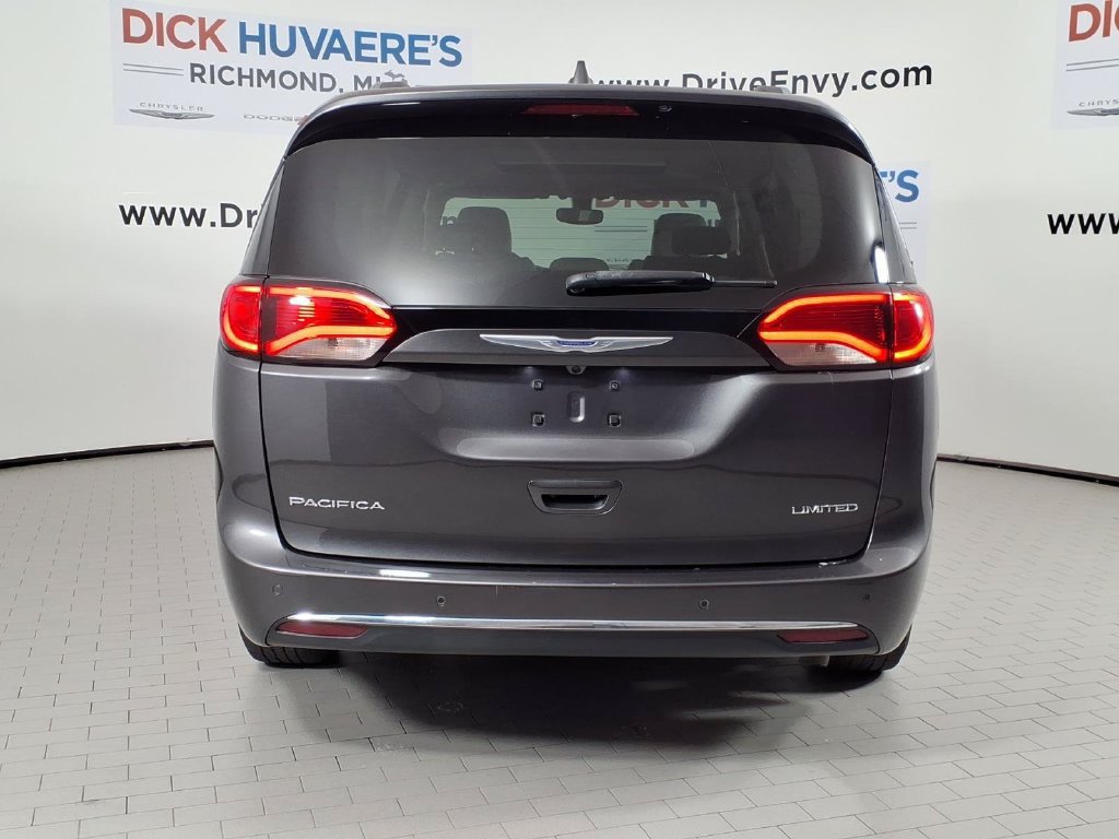 Used 2020 Chrysler Pacifica Limited FWD image 5