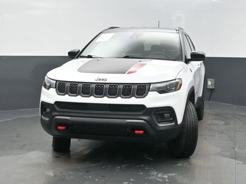 Certified 2023 Jeep Compass Trailhawk w/ Trailhawk Elite Group image 3