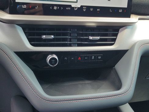 New 2026 Ford Explorer Active AWD/4WD image 28