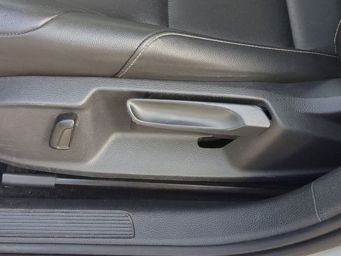 Used 2021 Volkswagen Golf 4-Door image 18