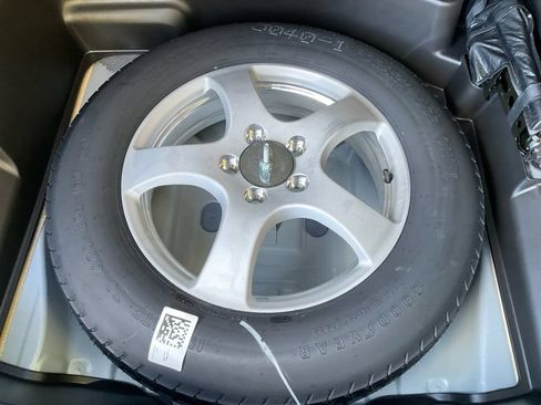 Used 2025 Jeep Grand Cherokee Laredo RWD image 27