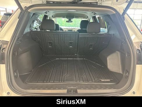 Used 2024 Chevrolet Equinox LT w/ LPO, Floor Liner Package FWD image 6