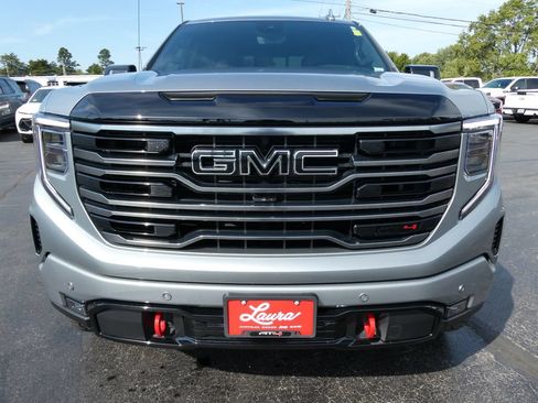 Used 2025 GMC Sierra 1500 AT4 w/ AT4 Premium Package AWD/4WD image 9