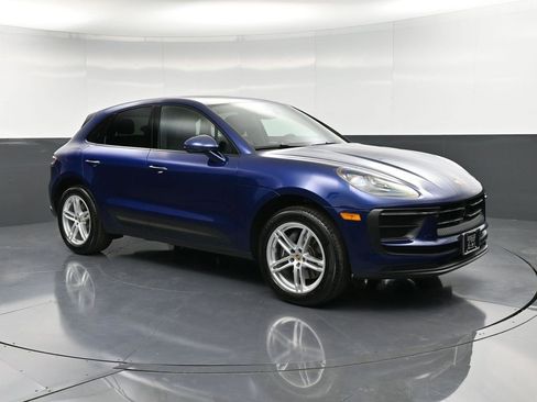 Certified 2025 Porsche Macan image 10