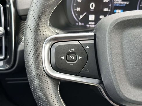 Used 2021 Volvo XC40 T5 R-Design w/ Climate Package image 9