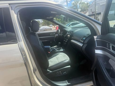 Used 2017 Ford Explorer XLT w/ Equipment Group 202A image 29