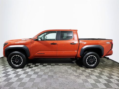Certified 2025 Toyota Tacoma TRD Off-Road image 5