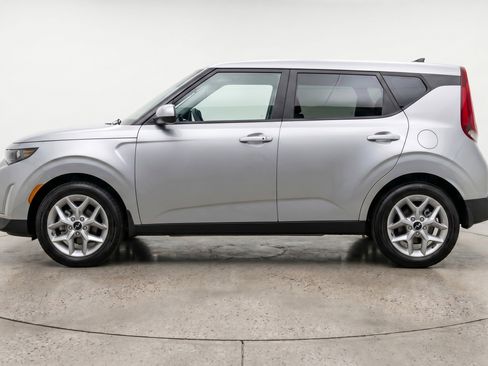 Used 2025 Kia Soul LX w/ LX Technology Package FWD image 5