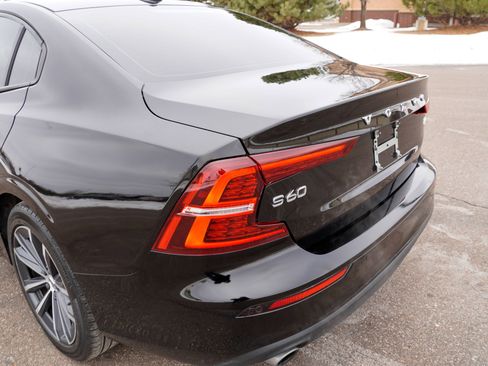 Used 2021 Volvo S60 T5 Momentum image 27