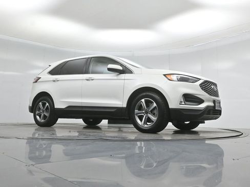Used 2023 Ford Edge SEL w/ Convenience Package image 3
