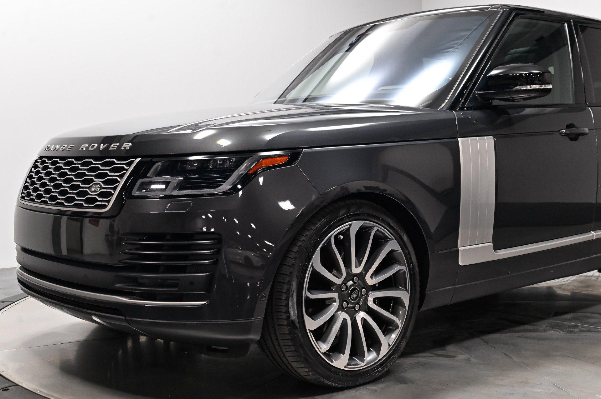 Used 2022 Land Rover Range Rover P525 Westminster Edition AWD/4WD image 4