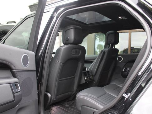 Certified 2025 Land Rover Discovery S image 28