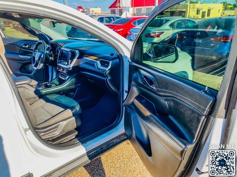 Used 2021 GMC Acadia SLE w/ Elevation Edition image 13