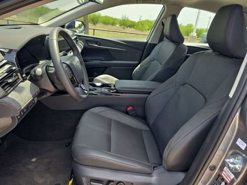 Used 2026 Toyota Camry XLE FWD image 15