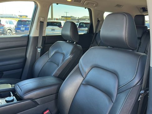 Used 2023 Nissan Pathfinder SL image 14