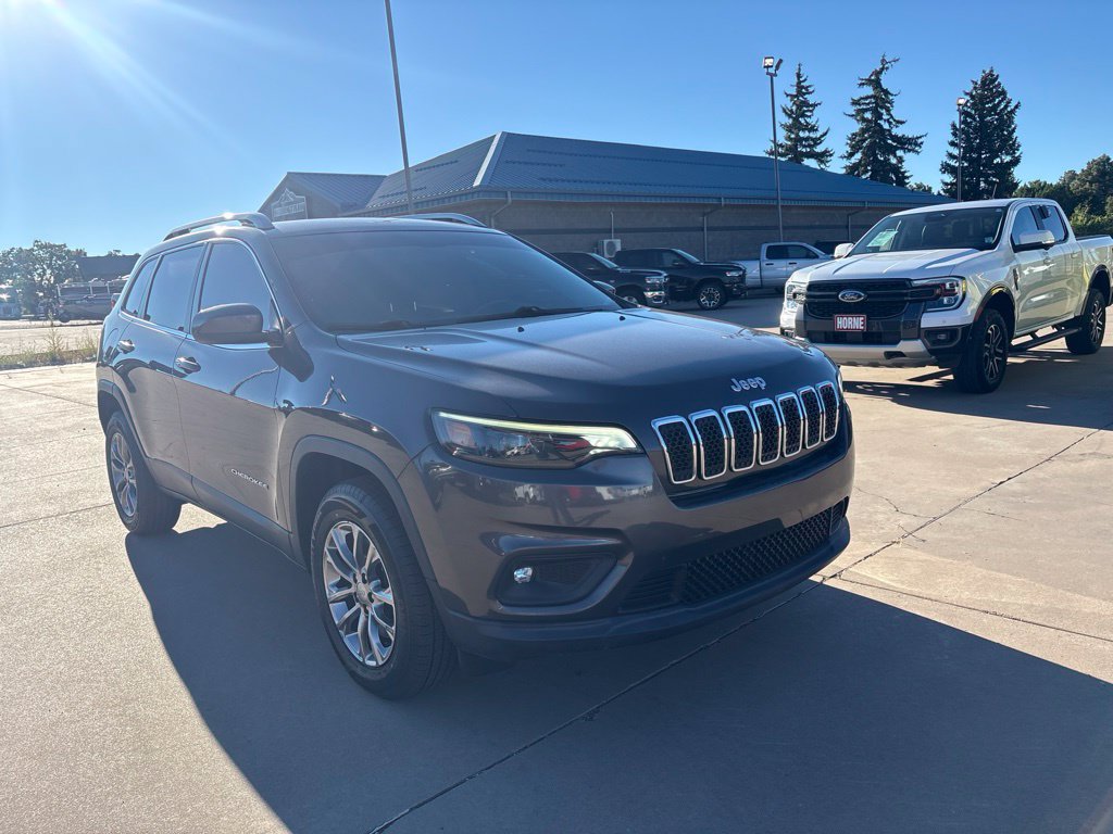 Used 2019 Jeep Cherokee Latitude Plus w/ Cold Weather Group AWD/4WD image 1