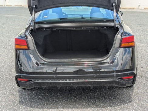 Used 2024 Nissan Altima 2.5 SV FWD image 8