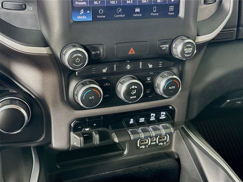 Used 2022 RAM 1500 Big Horn AWD/4WD image 8