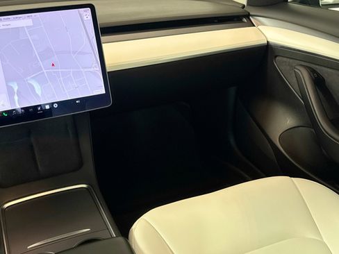 Used 2021 Tesla Model 3 Performance image 20