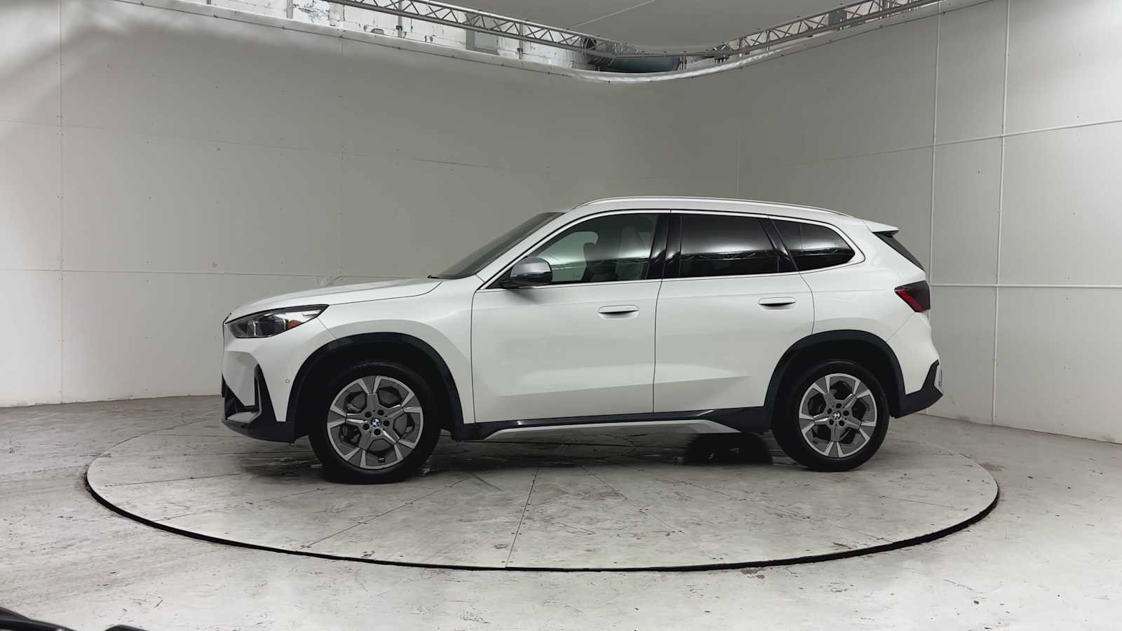 Used 2024 BMW X1 xDrive28i w/ Convenience Package AWD/4WD image 9