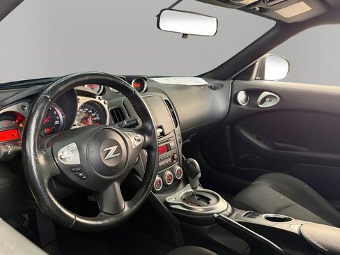 Used 2016 Nissan 370Z Coupe RWD image 15