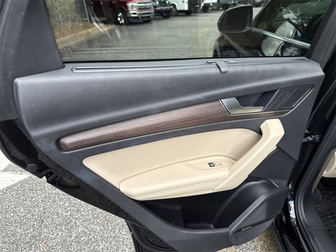 Used 2021 Audi Q5 Prestige w/ Prestige Package image 22