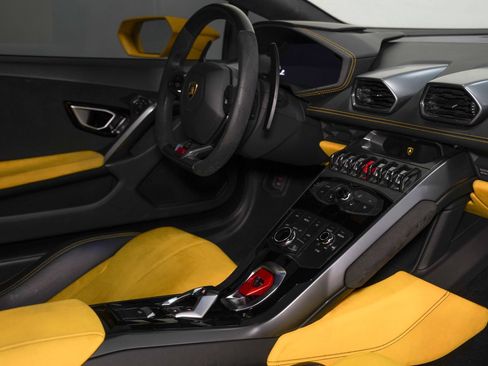 Used 2015 Lamborghini Huracan LP 610-4 AWD/4WD image 29