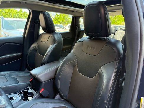 Used 2016 Jeep Cherokee Limited w/ Luxury Group AWD/4WD image 10
