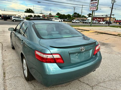 Used 2009 Toyota Camry FWD image 2