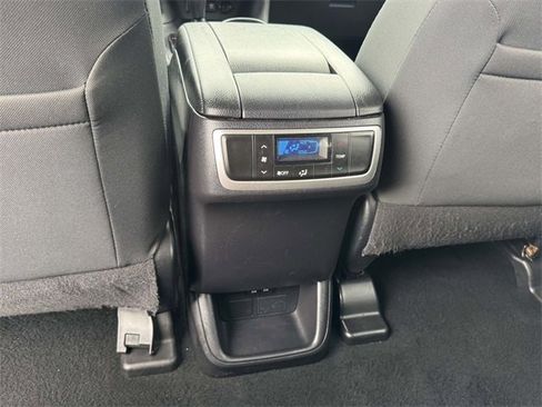 Used 2019 Toyota Highlander LE image 11
