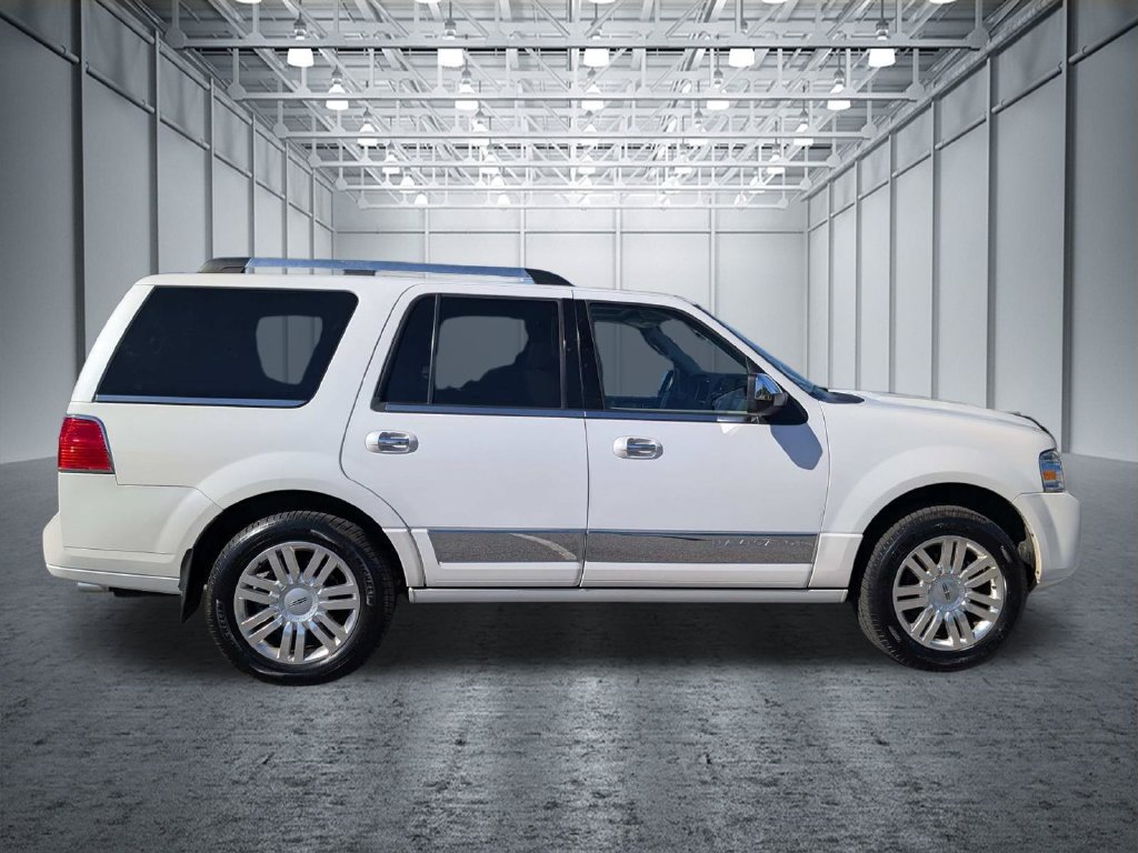 Used 2014 Lincoln Navigator 2WD image 7