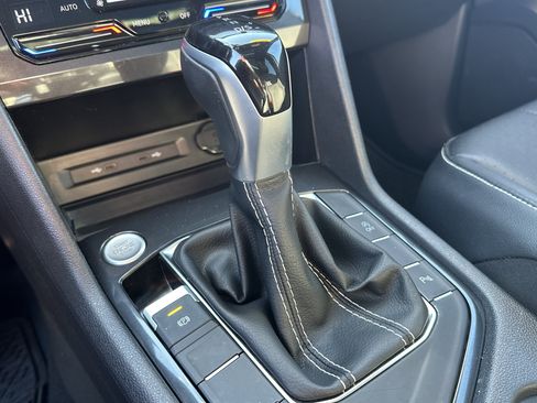 Used 2023 Volkswagen Tiguan SE R-Line image 31