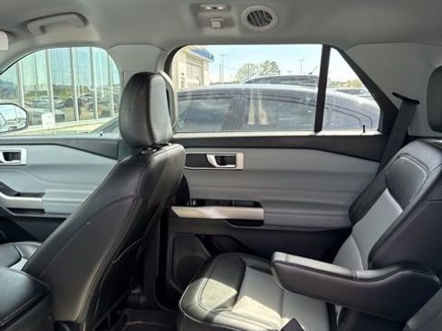 Used 2022 Ford Explorer XLT w/ Equipment Group 202A image 15