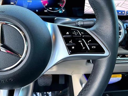 Used 2025 Mercedes-Benz GLB 250 GLB 250 image 21