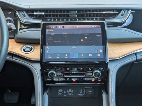 Used 2023 Jeep Grand Cherokee Summit image 27