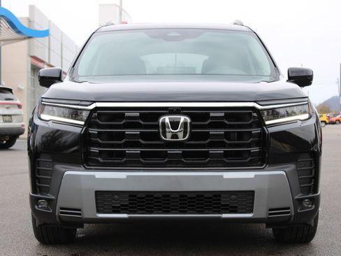 New 2026 Honda Pilot Touring image 3