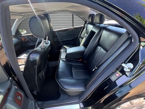 Used 2001 Mercedes-Benz E 320 Sedan image 21