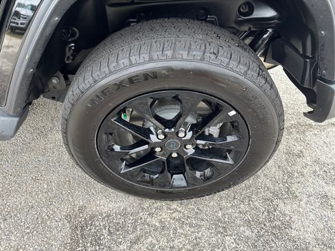 Used 2025 Jeep Wrangler Sahara image 19