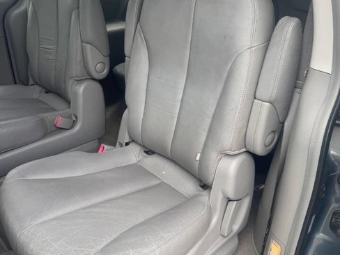 Used 2007 Hyundai Entourage GLS FWD image 16