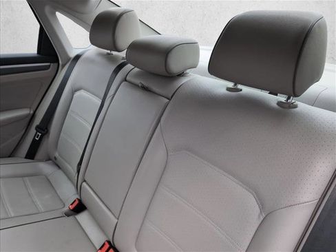 Used 2017 Volkswagen Passat 1.8T R-Line w/ R-Line Lighting Package image 19