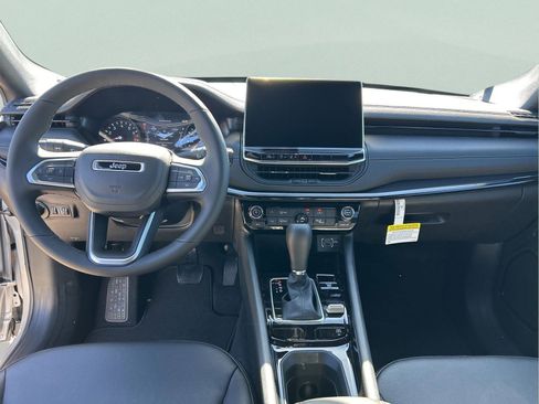 New 2026 Jeep Compass Latitude image 9