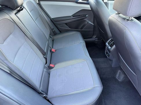 Used 2024 Volkswagen Taos SE image 27